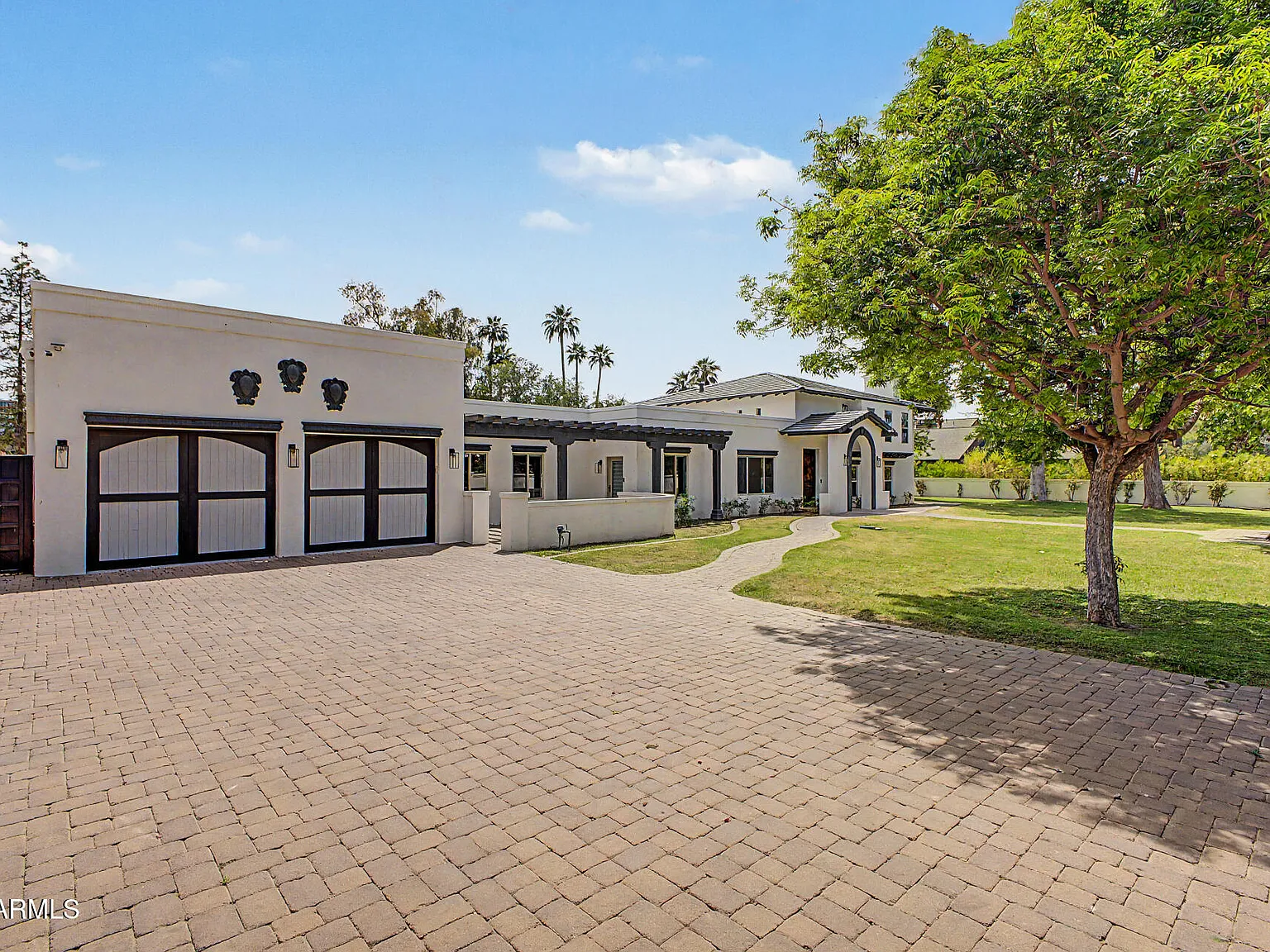 6 bed, 4.5 bath, 6850 sqft, $18,000 — Photo 3