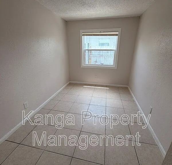 1618 W 26th Ct #A — Photo 12