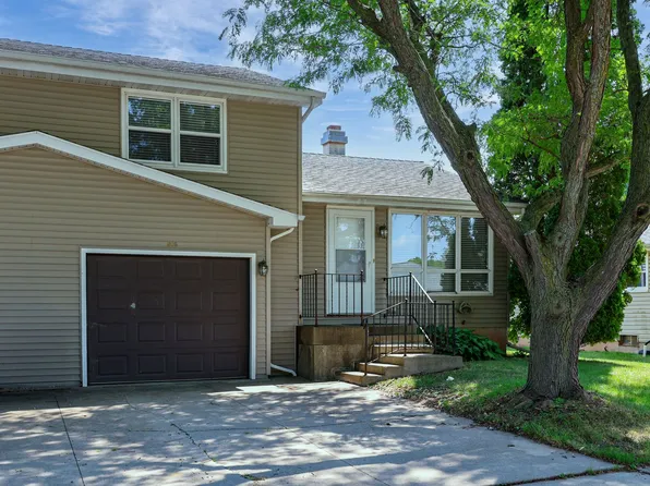 1216 Meadow Ln, Neenah, WI 54956