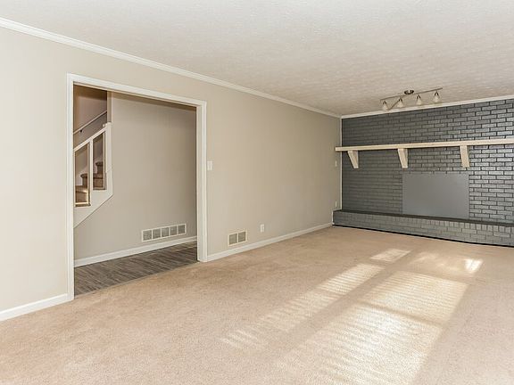 5th image of 3656 Chestnut Lake Ct