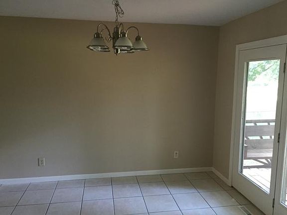 4th image of 2604 Frances Ave