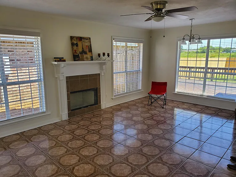 311 Green Meadow Dr — Photo 6