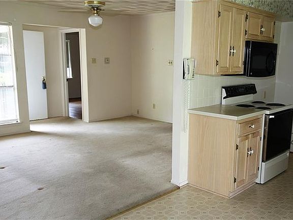 3rd image of 2913 Catalina Dr