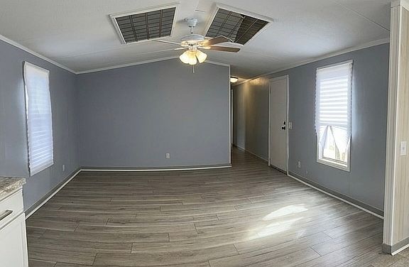 5th image of 107 Quiet Oak Dr