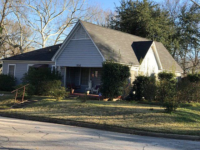 2nd image of 214 W Pine St