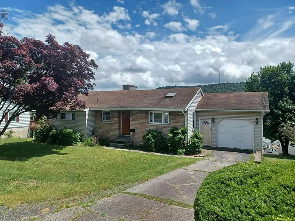 39 Longview Dr, Schuylkill Haven, PA 17972