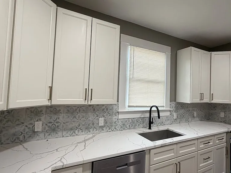 1108 N Main St — Photo 15