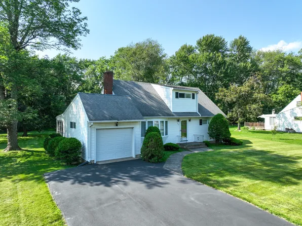 26 Seminole Circle, West Hartford, CT 06117