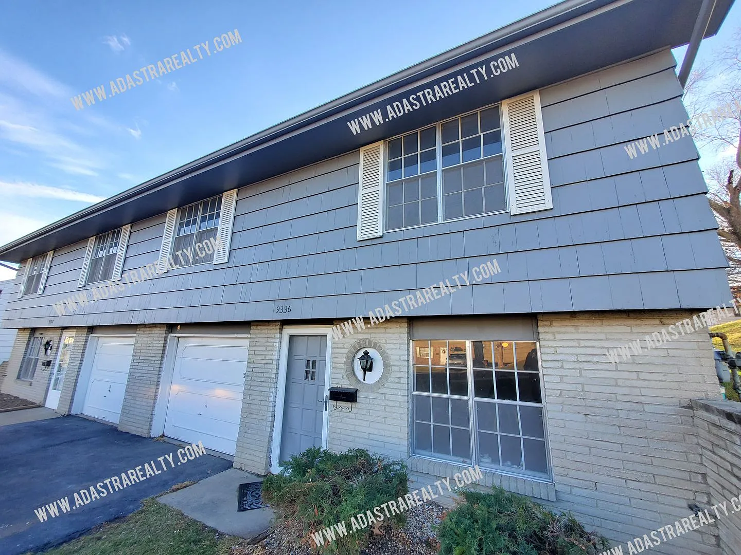 Completely Remodeled Overland Park Duplex-Available in AUGUST!! — Photo 2