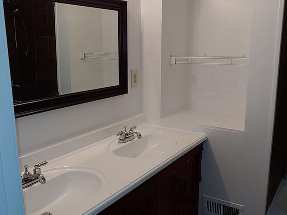 5th image of 3553 Wright Ave
