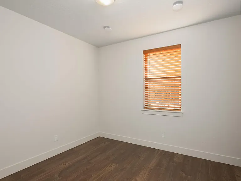 5368 S Snowden Ave — Photo 17