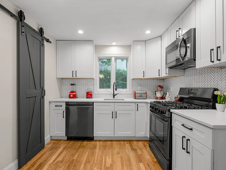 1 Harmon Dr — Photo 5