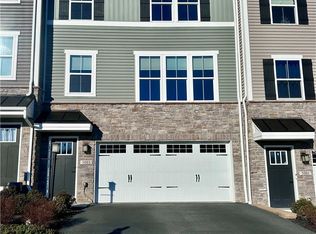 5003 Summit Dr, South Park, PA 15129