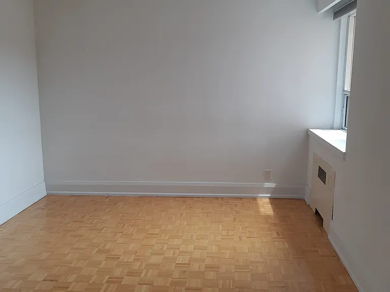 77 Saint Clair Ave E — Photo 27