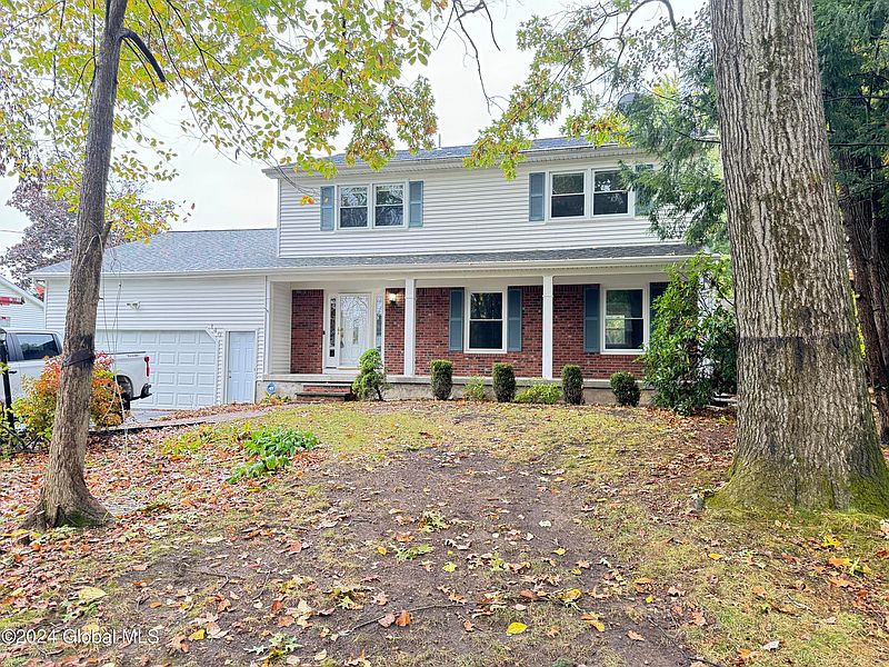 3rd image of 140 Acorn Drive