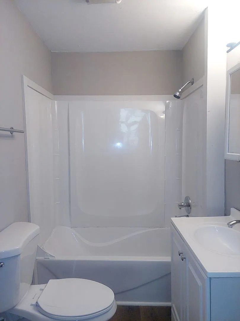 217 Perrin — Photo 3