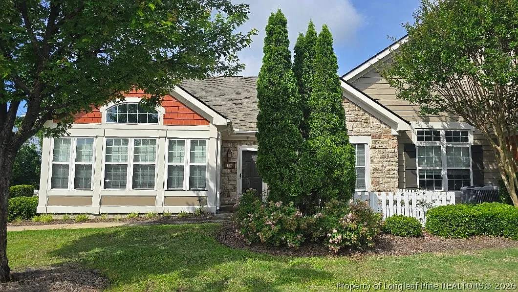 3 bed, 2.0 bath, 1734 sqft, $3,000 — Photo 4