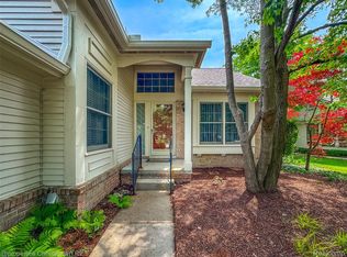7569 Danbury Cir, West Bloomfield, MI 48322
