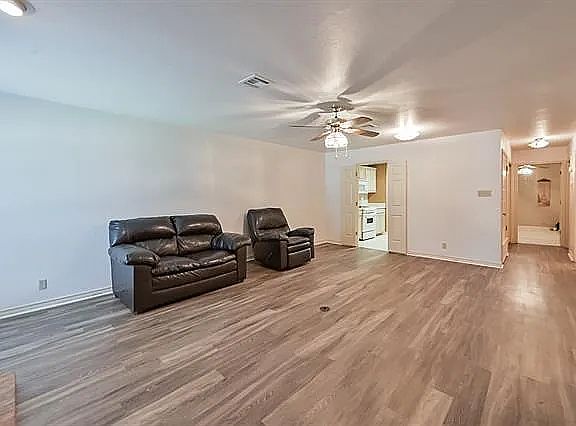 2nd image of 215 Northwood Blvd