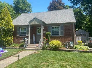 43 Farnsworth St, Hamden, CT 06517
