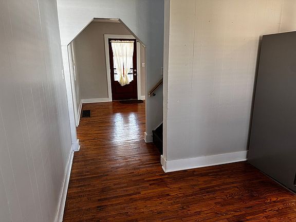 3rd image of 2915 Glenmeade Dr