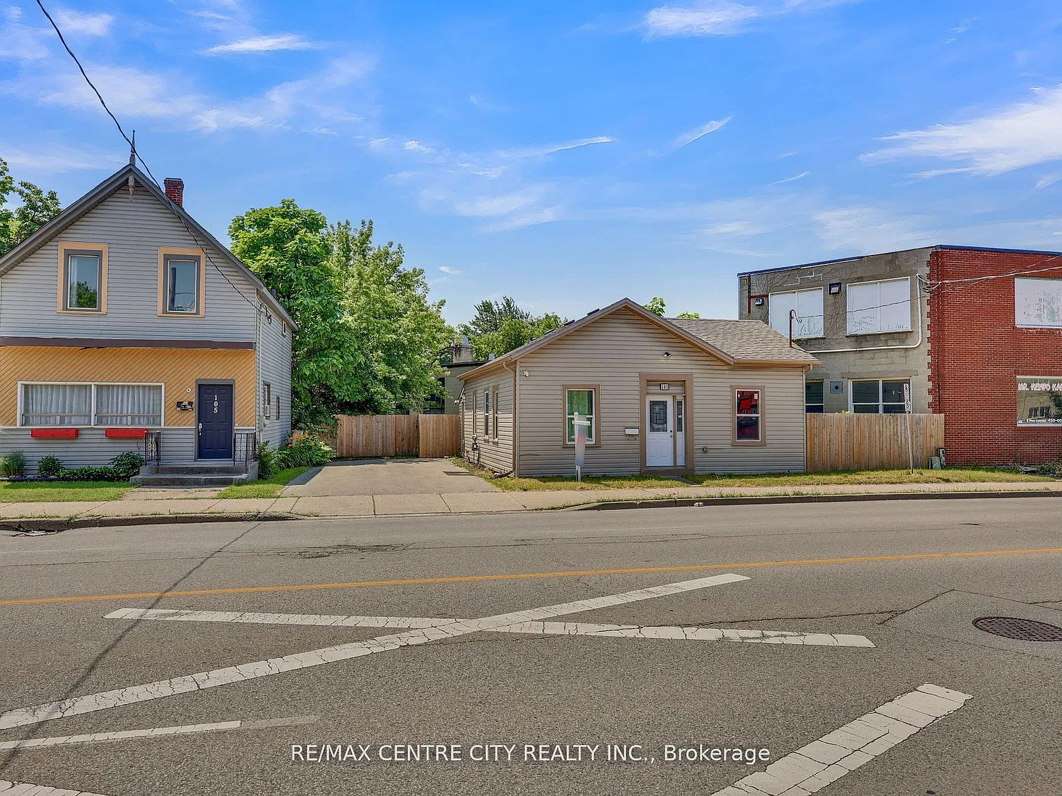 3 bed, $2,200 — Photo 1