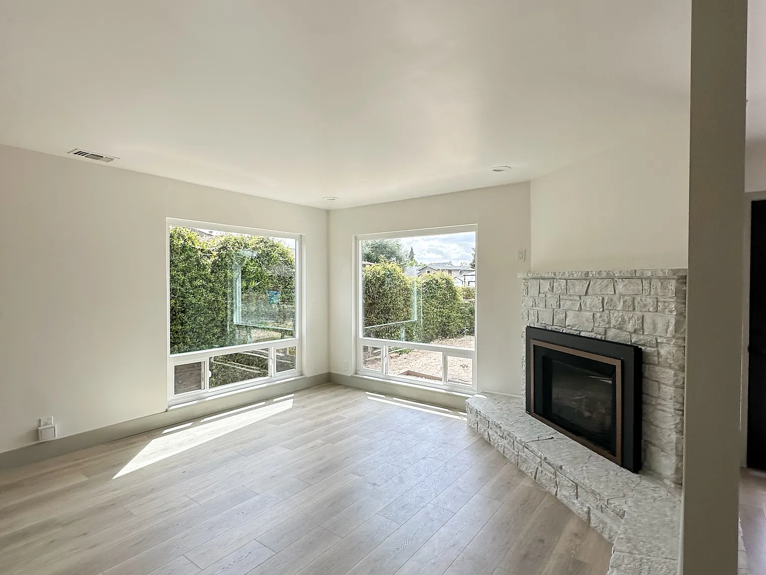 157 De Chene Ave — Photo 2