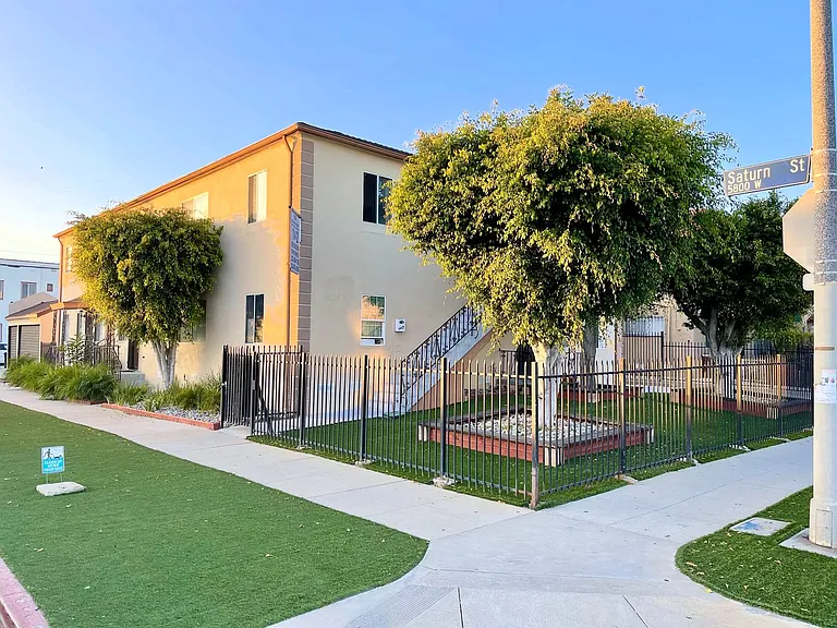 5835 Saturn St — Photo 1