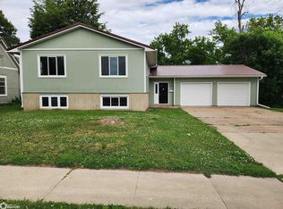 1010 State St, Tama, IA 52339