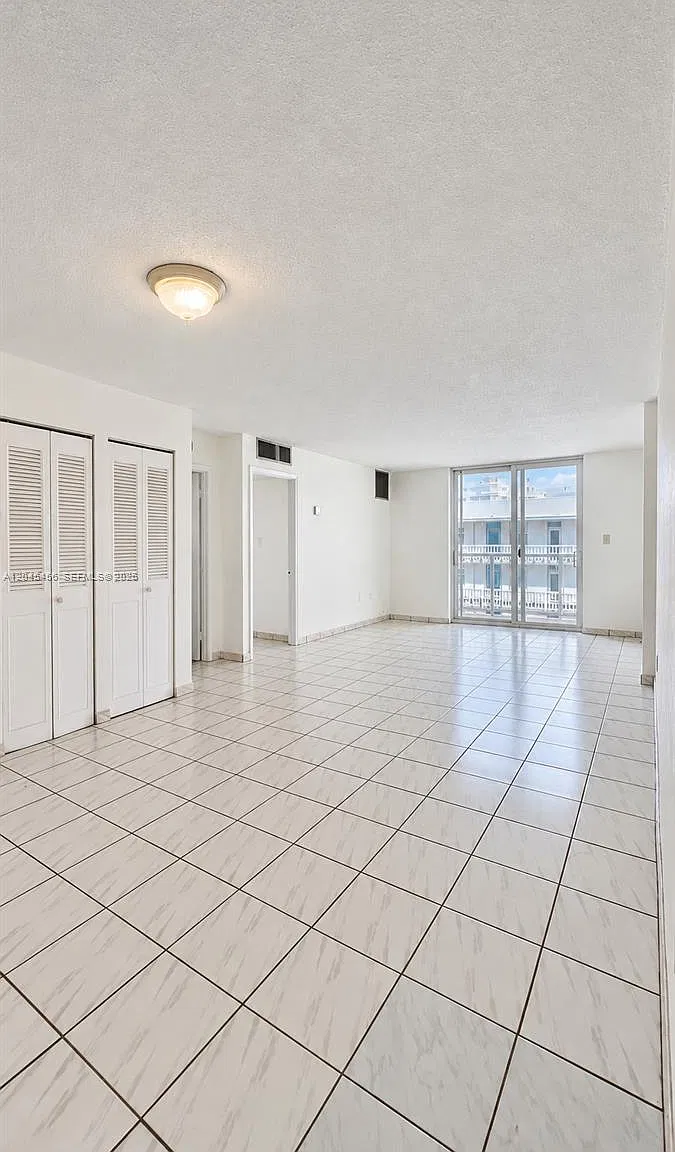 1750 James Ave — Photo 3
