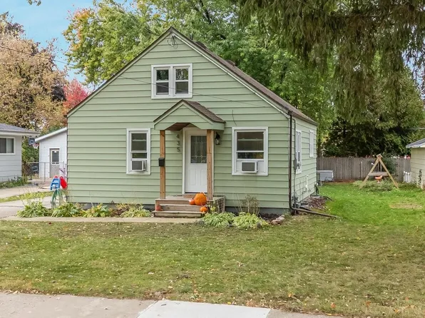 435 Dove St, Oshkosh, WI 54902