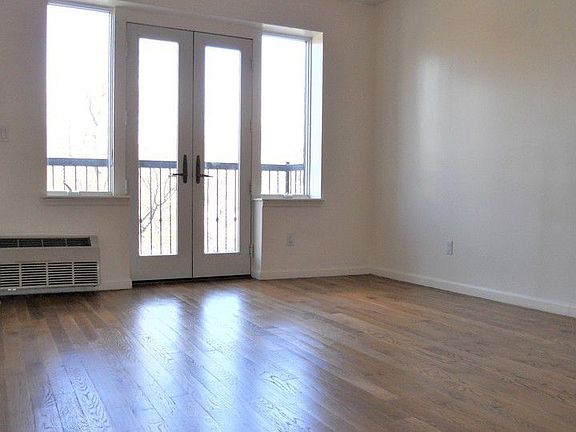 5th image of 808 Myrtle Ave APT 2A
