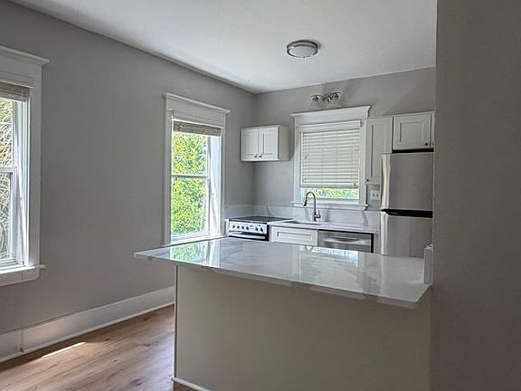 4th image of 615 Woodlawn Blvd APT 5