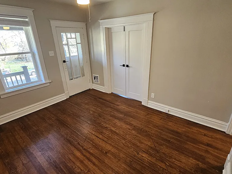 2239 California Ave — Photo 2