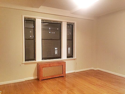 2nd image of 115 W 71st St APT 6C