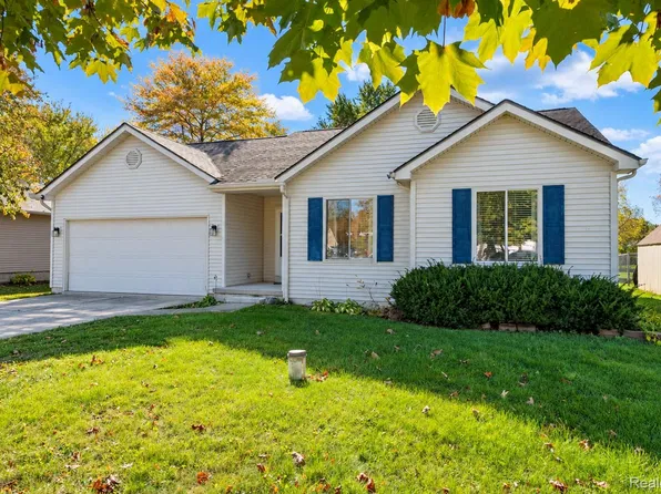 1082 Linus St, Flint, MI 48507