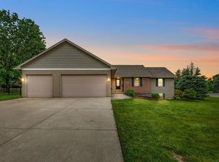 2819 Prairie Garden Trl, Green Bay, WI 54313