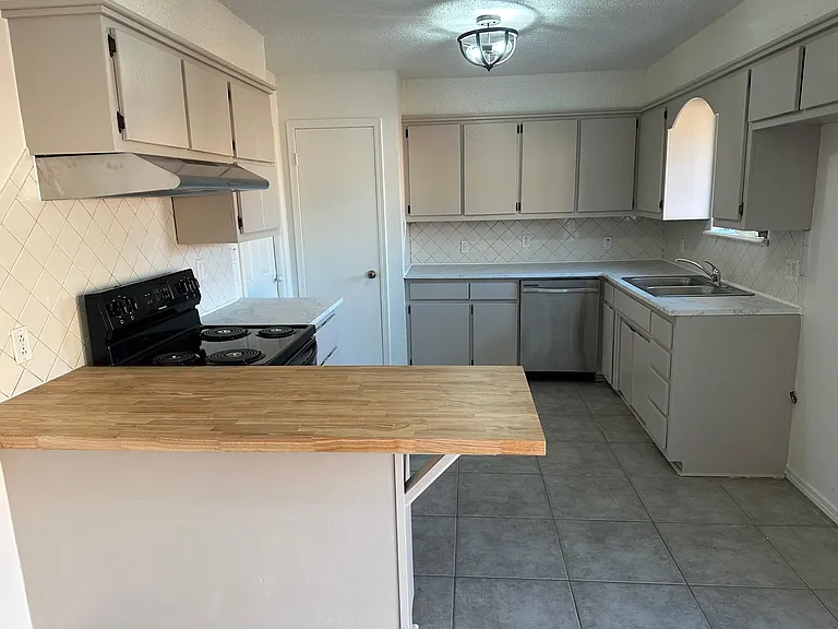 1004 S Howard Ave — Photo 10