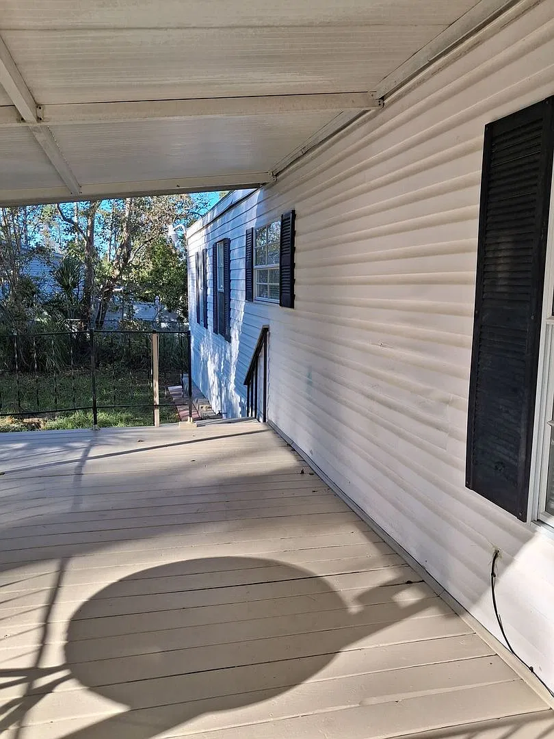 Cute 2 Bed 2 Bath Home 3 miles from the Beach!! — Photo 3