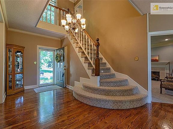 Beautiful hardwood floors in entry way, kitchen, dining room, breakfast room and great room.