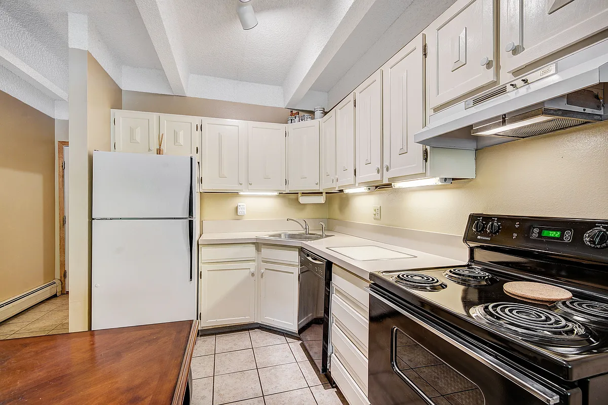 Building Photo - 200 Granite St #202