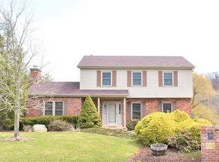 1005 Deveron Ct, Jeannette, PA 15644