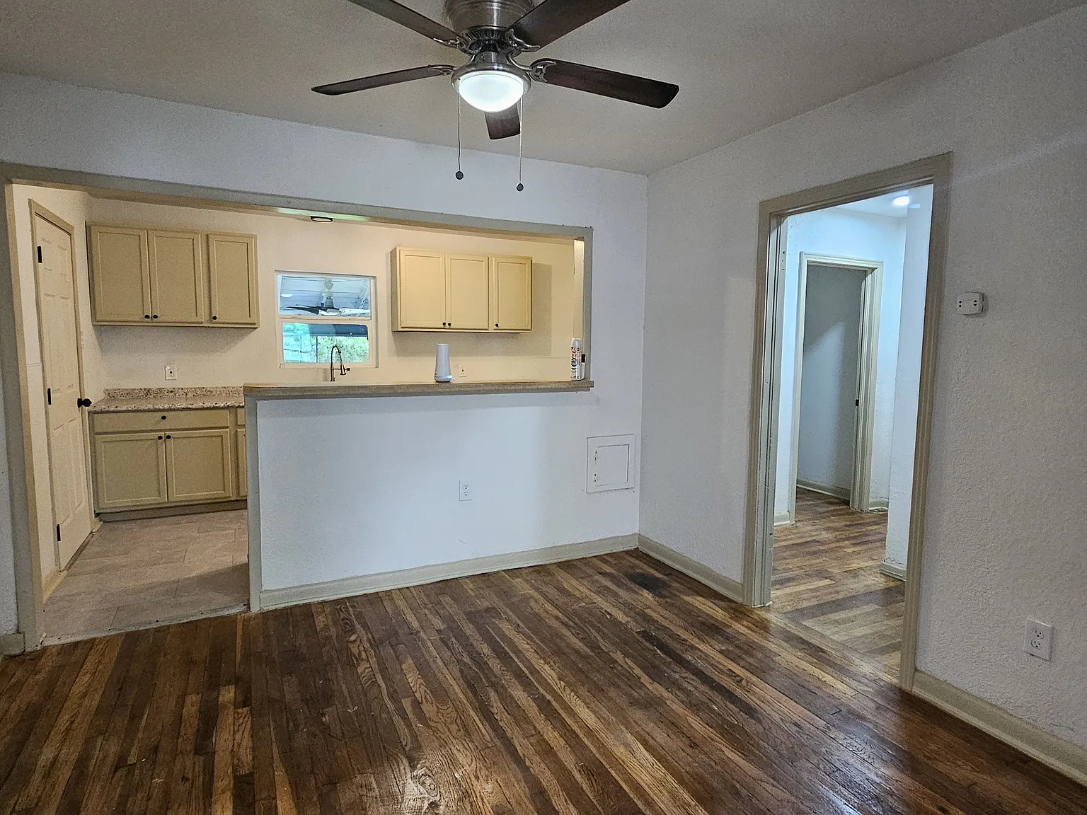 4 bed, 1273 sqft, $1,395 — Photo 3
