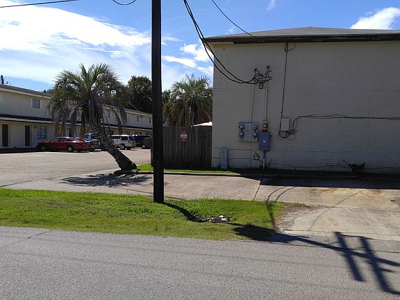 4th image of 200 Bower Dr APT 04