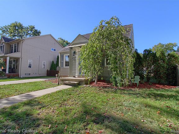 4th image of 2463 Cummings Ave