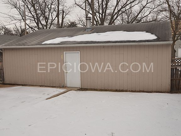 Detached Garage
