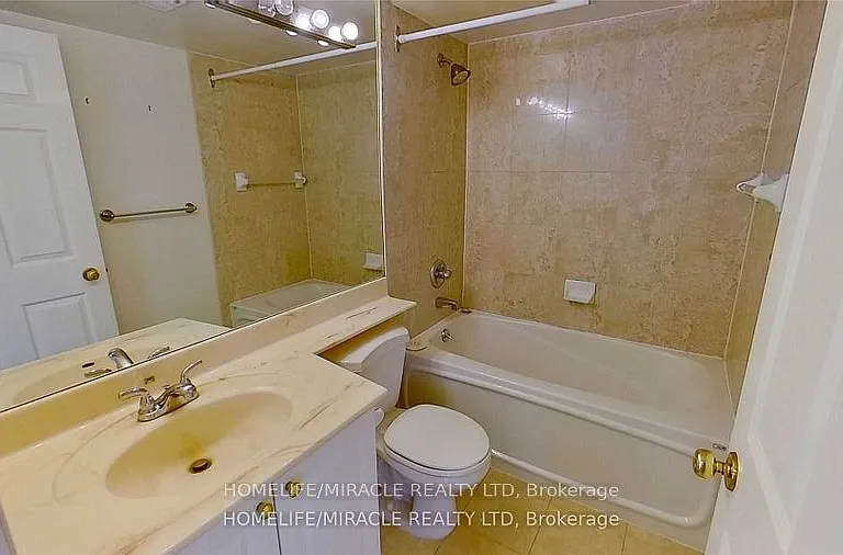 887 Bay St #304 — Photo 17