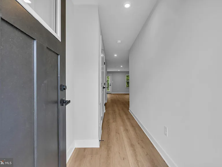 9 Foxwood Dr — Photo 4