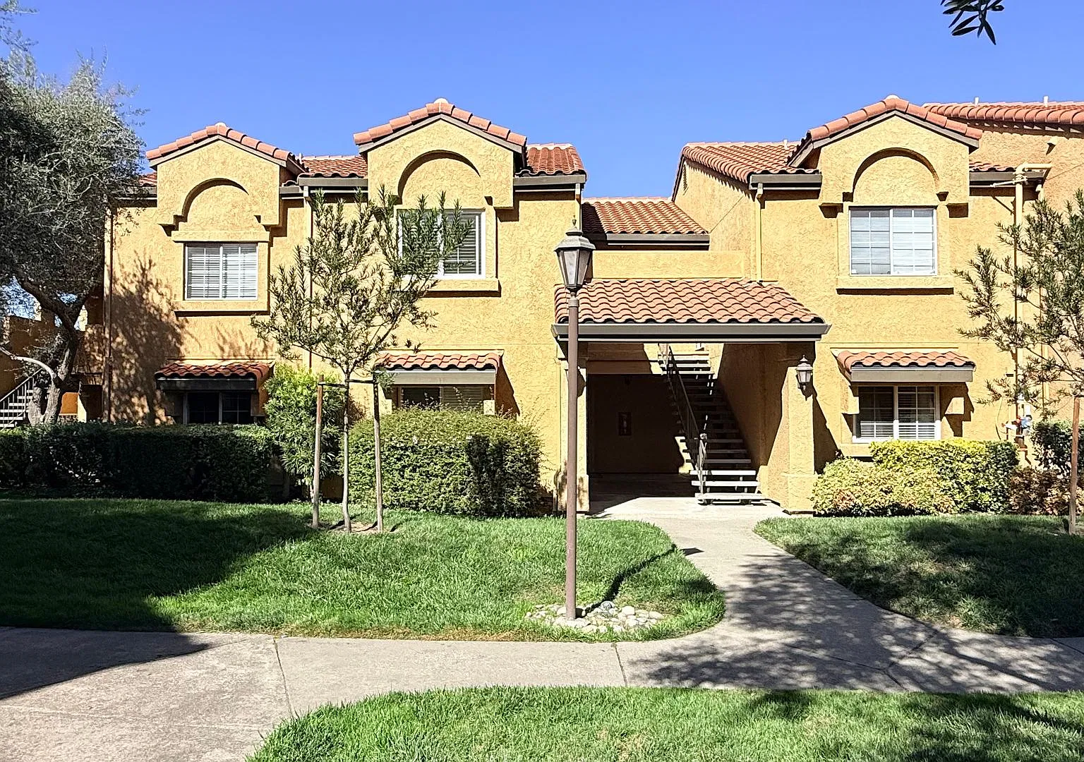 Move-In Ready, 2BD/2BA, Upper-Level, Corner Unit Condo in Siena Hills, San Ramon- Available NOW! — Photo 1