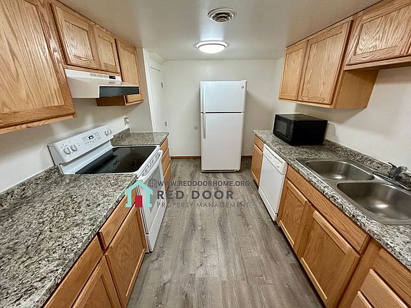 3rd image of 3605 Central Ave Basement 2